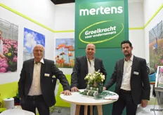 In de stand van Mertens stonden Cock Batist, Rob Vermeulen en Jeroen Beuker iedereen te woord die meer wilde weten over de tuinbouw producten die Mertens levert.